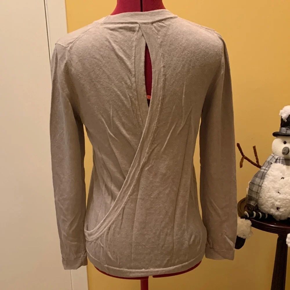 100% Capri St. Tropez Button-Up Knit Cardigan with Wrap Keyhole Back - Picture 7 of 11